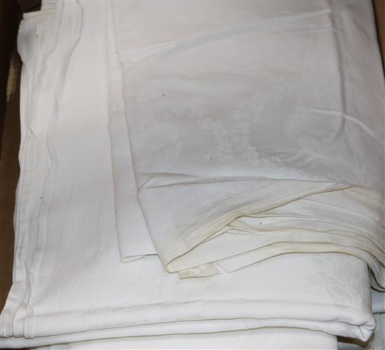 A quantity of linen